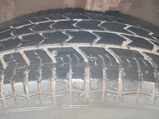 Used 2016 Maruti Suzuki Swift [2011-2017] VXi Petrol Manual tyres LEFT FRONT TYRE TREAD VIEW