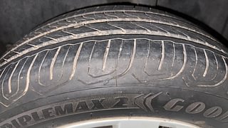 Used 2015 Volkswagen Polo [2015-2019] Highline1.2L (P) Petrol Manual tyres LEFT REAR TYRE TREAD VIEW