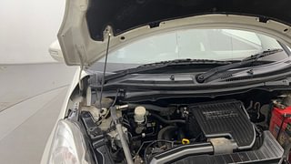 Used 2015 Maruti Suzuki Swift [2011-2017] ZXi Petrol Manual engine ENGINE RIGHT SIDE HINGE & APRON VIEW