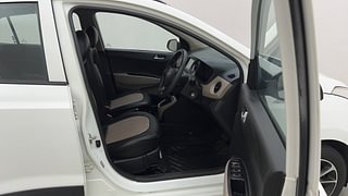 Used 2018 Hyundai Grand i10 [2017-2020] Sportz AT 1.2 Kappa VTVT Petrol Automatic interior RIGHT SIDE FRONT DOOR CABIN VIEW