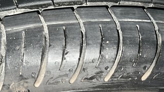 Used 2015 Maruti Suzuki Swift [2011-2017] ZXi Petrol Manual tyres LEFT FRONT TYRE TREAD VIEW