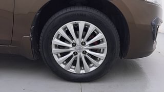 Used 2016 Maruti Suzuki Ciaz [2014-2017] ZXi AT Petrol Automatic tyres RIGHT FRONT TYRE RIM VIEW