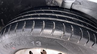 Used 2014 Maruti Suzuki Wagon R 1.0 [2013-2019] LXi CNG Petrol+cng Manual tyres RIGHT FRONT TYRE TREAD VIEW