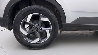 Used 2019 Hyundai Venue [2019-2021] SX 1.0 (O) Turbo Petrol Manual tyres RIGHT REAR TYRE RIM VIEW