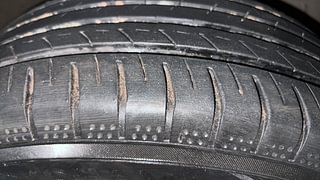 Used 2016 Maruti Suzuki Ciaz [2014-2017] ZXi AT Petrol Automatic tyres RIGHT FRONT TYRE TREAD VIEW