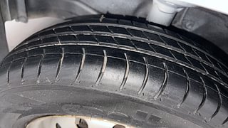Used 2014 Maruti Suzuki Wagon R 1.0 [2013-2019] LXi CNG Petrol+cng Manual tyres LEFT FRONT TYRE TREAD VIEW