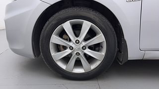 Used 2014 Hyundai Verna [2011-2015] Fluidic 1.6 CRDi SX AT Diesel Automatic tyres LEFT FRONT TYRE RIM VIEW