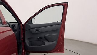Used 2015 Renault Kwid [2015-2019] RXE Petrol Manual interior RIGHT FRONT DOOR OPEN VIEW