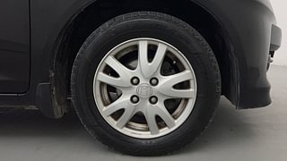 Used 2013 Honda Brio [2011-2016] V MT Petrol Manual tyres RIGHT FRONT TYRE RIM VIEW