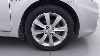Used 2014 Hyundai Verna [2011-2015] Fluidic 1.6 CRDi SX AT Diesel Automatic tyres RIGHT FRONT TYRE RIM VIEW