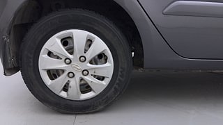 Used 2011 Hyundai i10 [2010-2016] Sportz AT Petrol Petrol Automatic tyres RIGHT REAR TYRE RIM VIEW