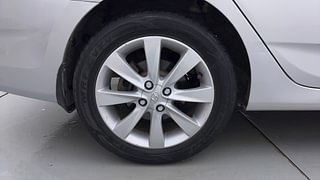 Used 2014 Hyundai Verna [2011-2015] Fluidic 1.6 CRDi SX AT Diesel Automatic tyres RIGHT REAR TYRE RIM VIEW