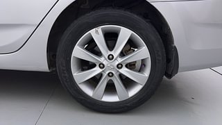 Used 2014 Hyundai Verna [2011-2015] Fluidic 1.6 CRDi SX AT Diesel Automatic tyres LEFT REAR TYRE RIM VIEW