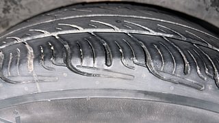 Used 2011 Hyundai i10 [2010-2016] Sportz AT Petrol Petrol Automatic tyres RIGHT REAR TYRE TREAD VIEW