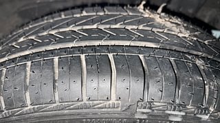 Used 2016 Hyundai Grand i10 [2013-2017] Sportz 1.2 Kappa VTVT Petrol Manual tyres LEFT REAR TYRE TREAD VIEW