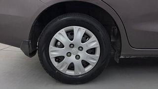 Used 2014 Honda Amaze [2013-2016] 1.2 S i-VTEC Petrol Manual tyres RIGHT REAR TYRE RIM VIEW