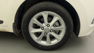 Used 2015 Hyundai Grand i10 [2013-2017] Asta AT 1.2 Kappa VTVT Petrol Automatic tyres RIGHT FRONT TYRE RIM VIEW