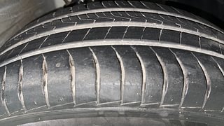 Used 2020 Hyundai Venue [2019-2022] S 1.2 Petrol Manual tyres RIGHT FRONT TYRE TREAD VIEW