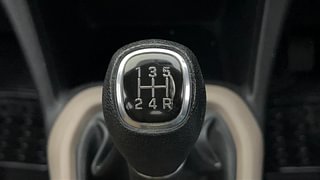 Used 2017 Hyundai Grand i10 [2017-2020] Sportz 1.2 Kappa VTVT Petrol Manual interior GEAR  KNOB VIEW