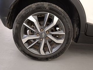 Used 2021 Mahindra XUV 300 W8 AMT (O) Diesel Diesel Automatic tyres RIGHT REAR TYRE RIM VIEW