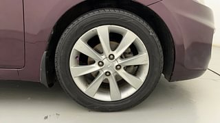Used 2012 Hyundai Verna [2011-2015] Fluidic 1.6 CRDi SX Diesel Manual tyres RIGHT FRONT TYRE RIM VIEW