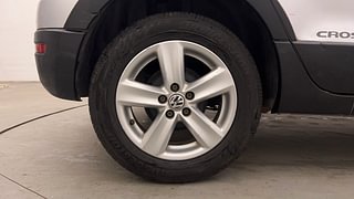 Used 2015 Volkswagen Cross Polo [2015-2018] 1.2 MPI Highline Petrol Manual tyres RIGHT REAR TYRE RIM VIEW