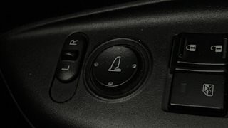 Used 2017 Honda WR-V [2017-2020] i-VTEC S Petrol Manual top_features Adjustable ORVM