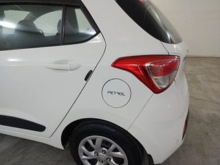 Used 2018 Hyundai Grand i10 [2017-2020] Sportz 1.2 Kappa VTVT Petrol Manual dents MINOR SCRATCH