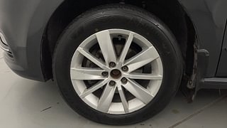 Used 2015 Volkswagen Polo [2015-2019] Highline1.2L (P) Petrol Manual tyres LEFT FRONT TYRE RIM VIEW