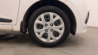 Used 2016 Hyundai Grand i10 [2013-2017] Sportz 1.2 Kappa VTVT Petrol Manual tyres RIGHT FRONT TYRE RIM VIEW