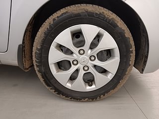 Used 2019 Hyundai Xcent [2017-2019] S Diesel Diesel Manual tyres RIGHT FRONT TYRE RIM VIEW