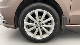 Used 2017 Volkswagen Ameo [2016-2020] Highline1.2L (P) Petrol Manual tyres LEFT FRONT TYRE RIM VIEW