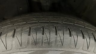 Used 2015 Honda City [2014-2017] VX Petrol Manual tyres LEFT FRONT TYRE TREAD VIEW