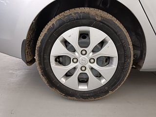 Used 2019 Hyundai Xcent [2017-2019] S Diesel Diesel Manual tyres RIGHT REAR TYRE RIM VIEW