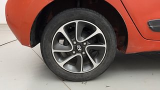 Used 2017 Hyundai Grand i10 [2017-2020] Sportz (O) AT 1.2 Kappa VTVT Petrol Automatic tyres RIGHT REAR TYRE RIM VIEW