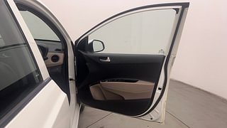 Used 2019 Hyundai Grand i10 [2017-2020] Sportz 1.2 Kappa VTVT Petrol Manual interior RIGHT FRONT DOOR OPEN VIEW