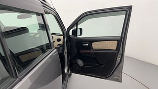 Used 2018 Maruti Suzuki Wagon R 1.0 [2010-2019] VXi Petrol Manual interior RIGHT FRONT DOOR OPEN VIEW