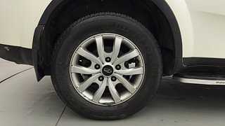 Used 2018 Mahindra XUV500 [2018-2021] W7 AT Diesel Automatic tyres RIGHT REAR TYRE RIM VIEW