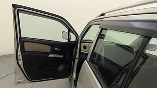 Used 2017 Maruti Suzuki Wagon R 1.0 [2010-2019] LXi CNG (outside fitted) Petrol+cng Manual interior LEFT FRONT DOOR OPEN VIEW