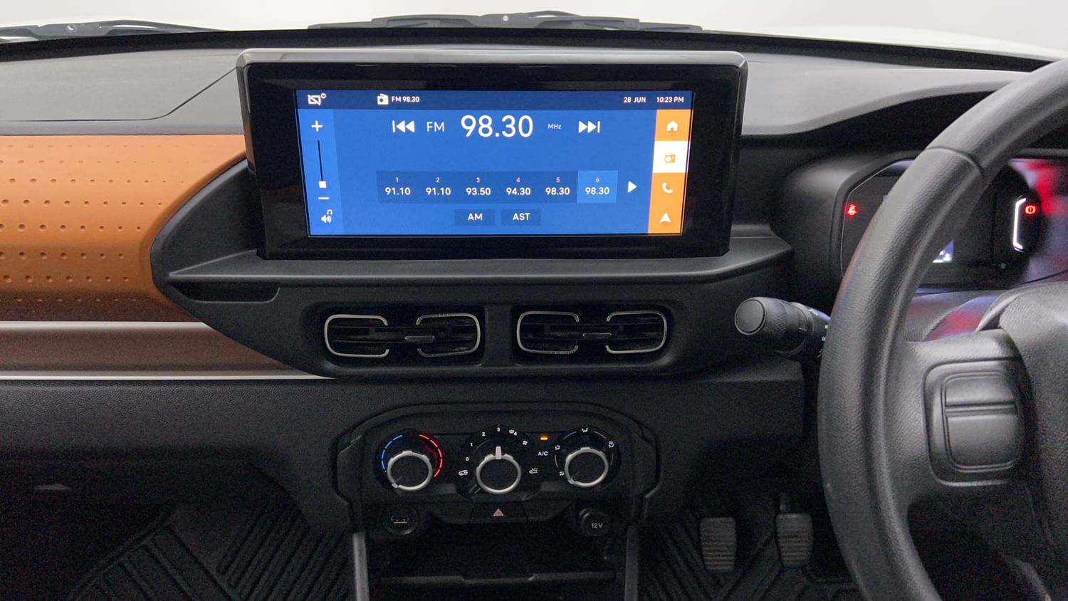 New Citroen C3 interior MUSIC SYSTEM & AC CONTROL VIEW