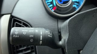 Used 2018 Mahindra XUV500 [2018-2021] W7 AT Diesel Automatic top_features Rain sensing wipers