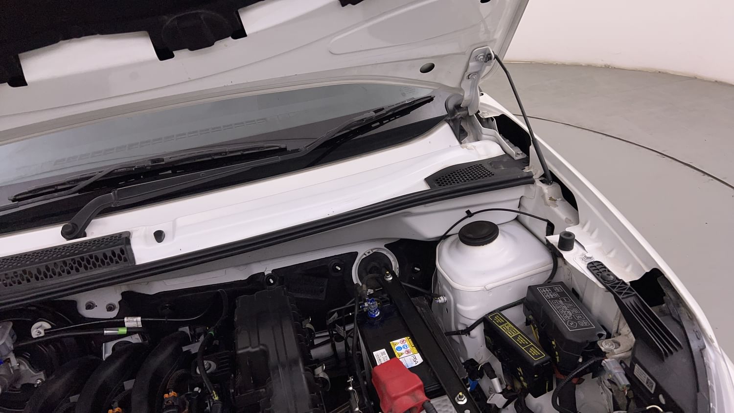 New Citroen C3 engine ENGINE LEFT SIDE HINGE & APRON VIEW