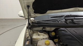 Used 2018 Mahindra XUV500 [2018-2021] W7 AT Diesel Automatic engine ENGINE RIGHT SIDE HINGE & APRON VIEW