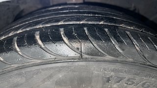 Used 2017 Ford Figo Aspire [2015-2019] Titanium 1.2 Ti-VCT Petrol Manual tyres RIGHT FRONT TYRE TREAD VIEW