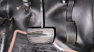 Used 2018 Mahindra XUV500 [2018-2021] W7 AT Diesel Automatic interior PEDALS VIEW