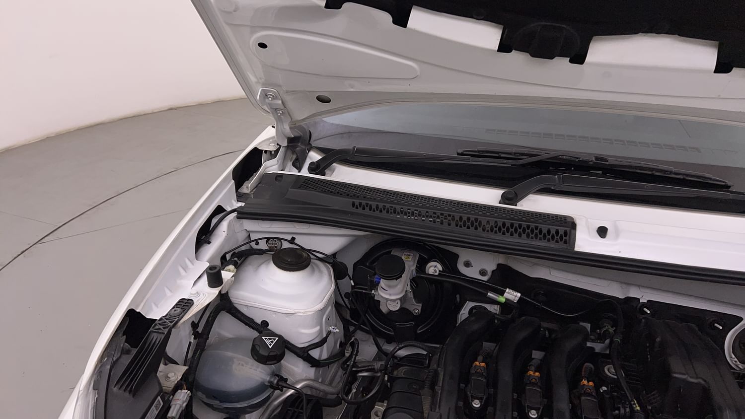 New Citroen C3 engine ENGINE RIGHT SIDE HINGE & APRON VIEW