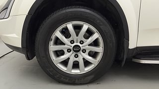 Used 2018 Mahindra XUV500 [2018-2021] W7 AT Diesel Automatic tyres LEFT FRONT TYRE RIM VIEW