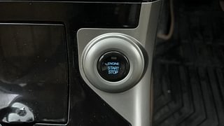 Used 2018 Mahindra XUV500 [2018-2021] W7 AT Diesel Automatic top_features Keyless start