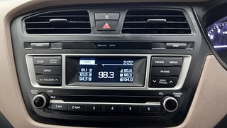 Used 2017 Hyundai Elite i20 [2014-2018] Sportz 1.2 Petrol Manual top_features Integrated (in-dash) music system
