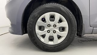 Used 2017 Hyundai Elite i20 [2014-2018] Sportz 1.2 Petrol Manual tyres LEFT FRONT TYRE RIM VIEW